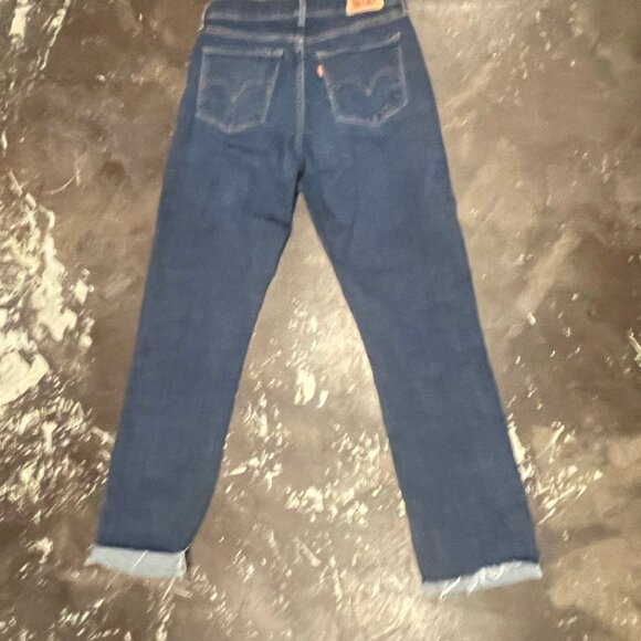 Levi's Classic Straight Dark Wash - Picture 2 of 9